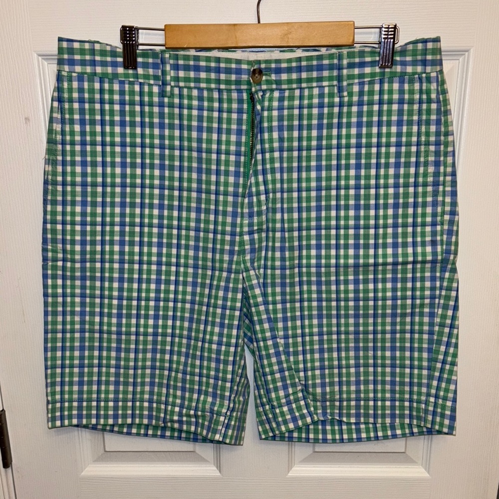 Men’s vineyard vines shorts size 36